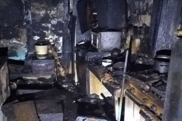 Двое погибли при пожаре в жилом доме в Новосибирске