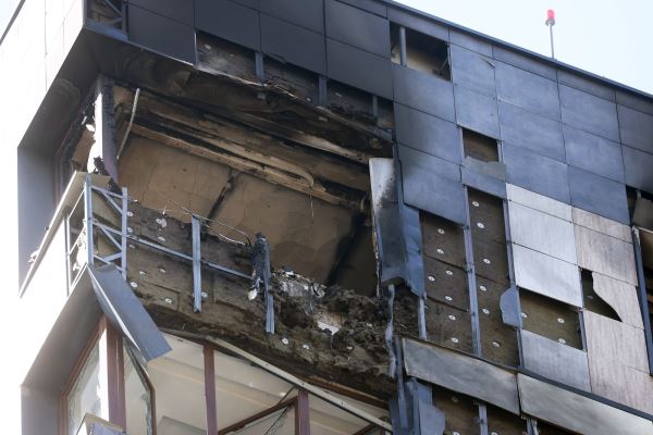 Взрыв слышали в 10 километрах. Что известно о попадании украинского дрона в балкон многоэтажного дома в Красногорске
