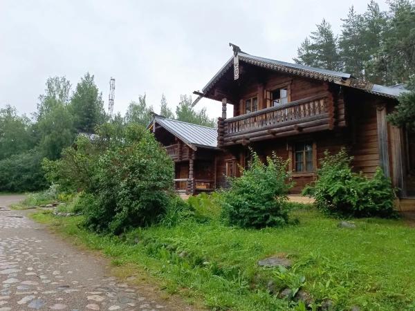 Мандроги в цифрах и фактах: кто сюда приезжает и где живет