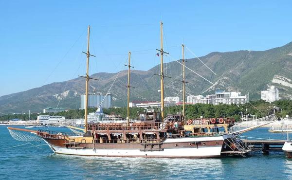 Открытие аэропорта Геленджика увеличит турпоток на курорт до двух раз
