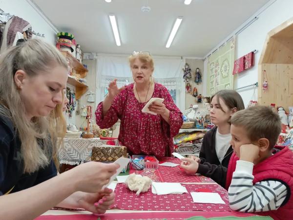 Мандроги в цифрах и фактах: кто сюда приезжает и где живет
